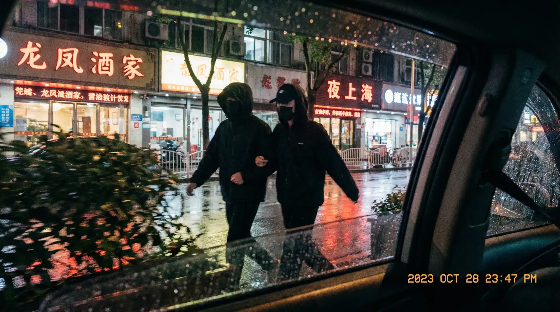 51吃瓜-51吃瓜深度揭秘::传媒观察51吃瓜合集 - 顶流明星深夜密会现场抓拍照片